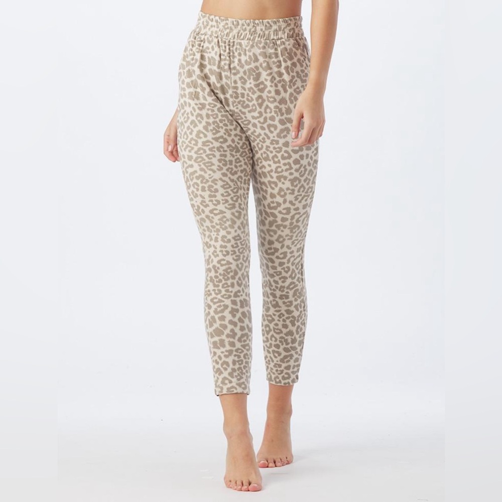 Glyder womens sweatpants powder jogger Oatmilk leopard  soft size medium